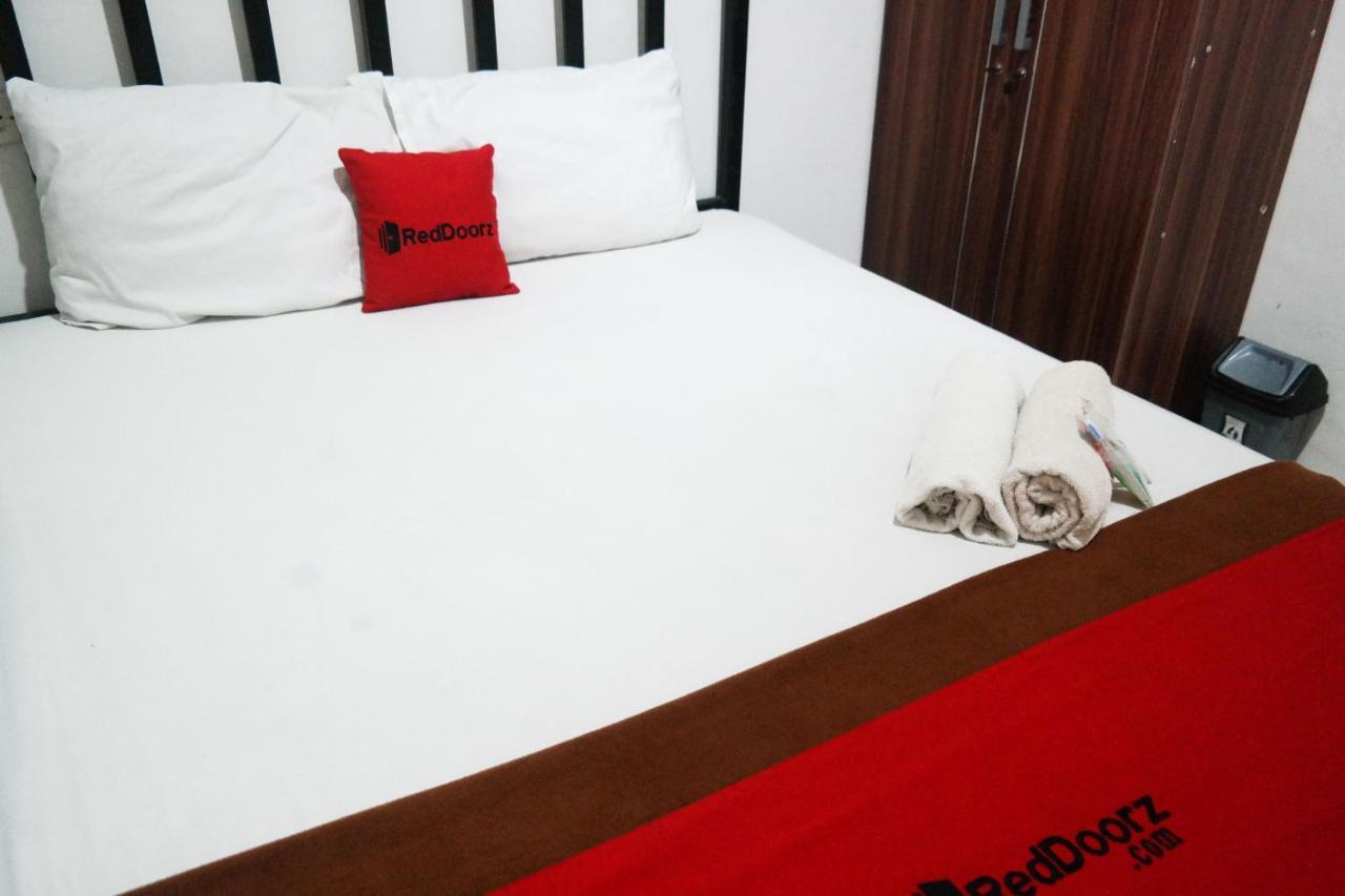 Reddoorz At Jalan Somba Opu Losari Macasar Exterior foto