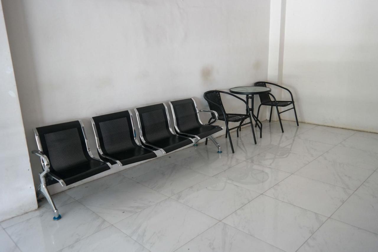 Reddoorz At Jalan Somba Opu Losari Macasar Exterior foto